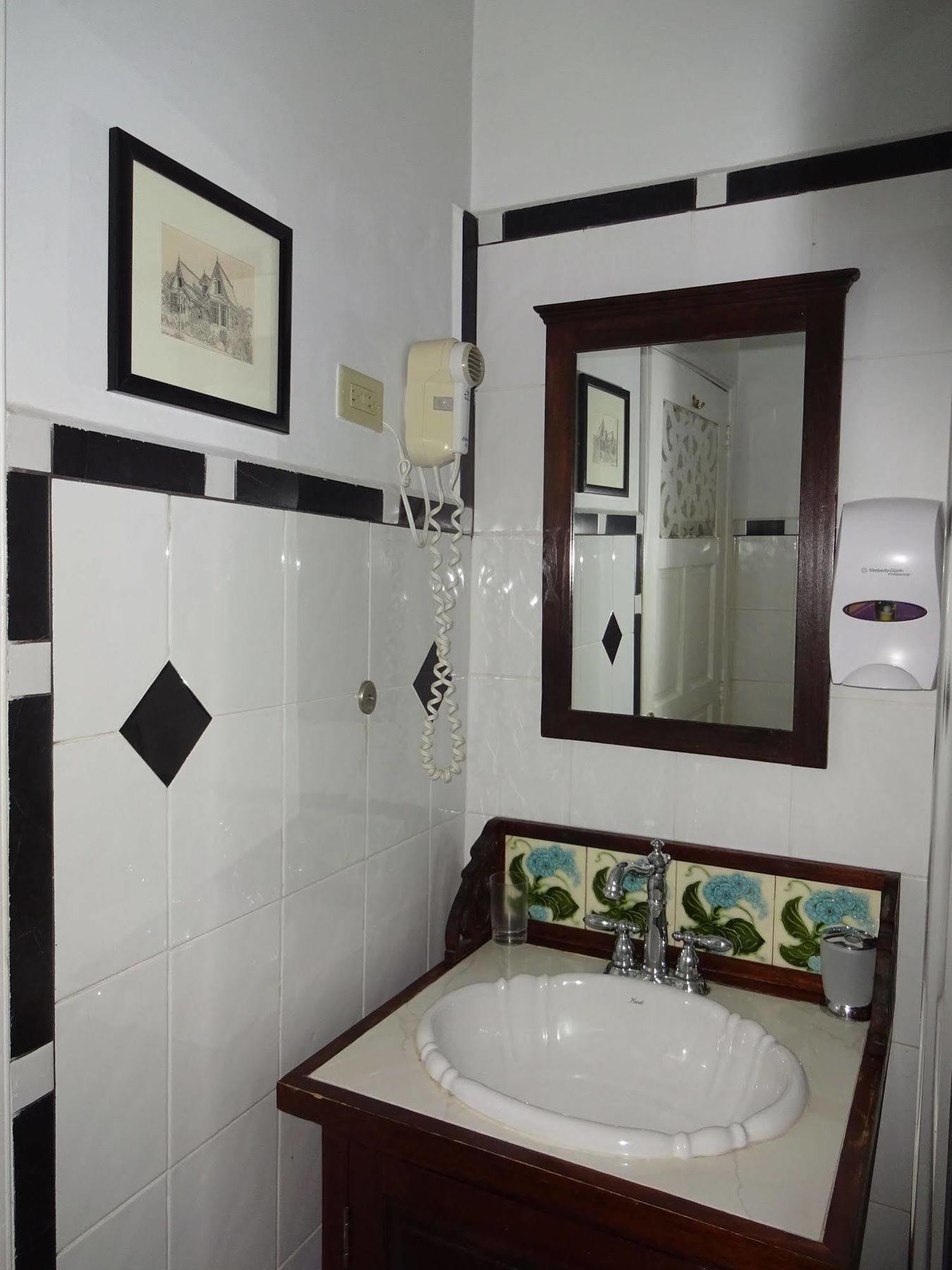 Coblentz Inn Boutique Hotel Port of Spain Extérieur photo