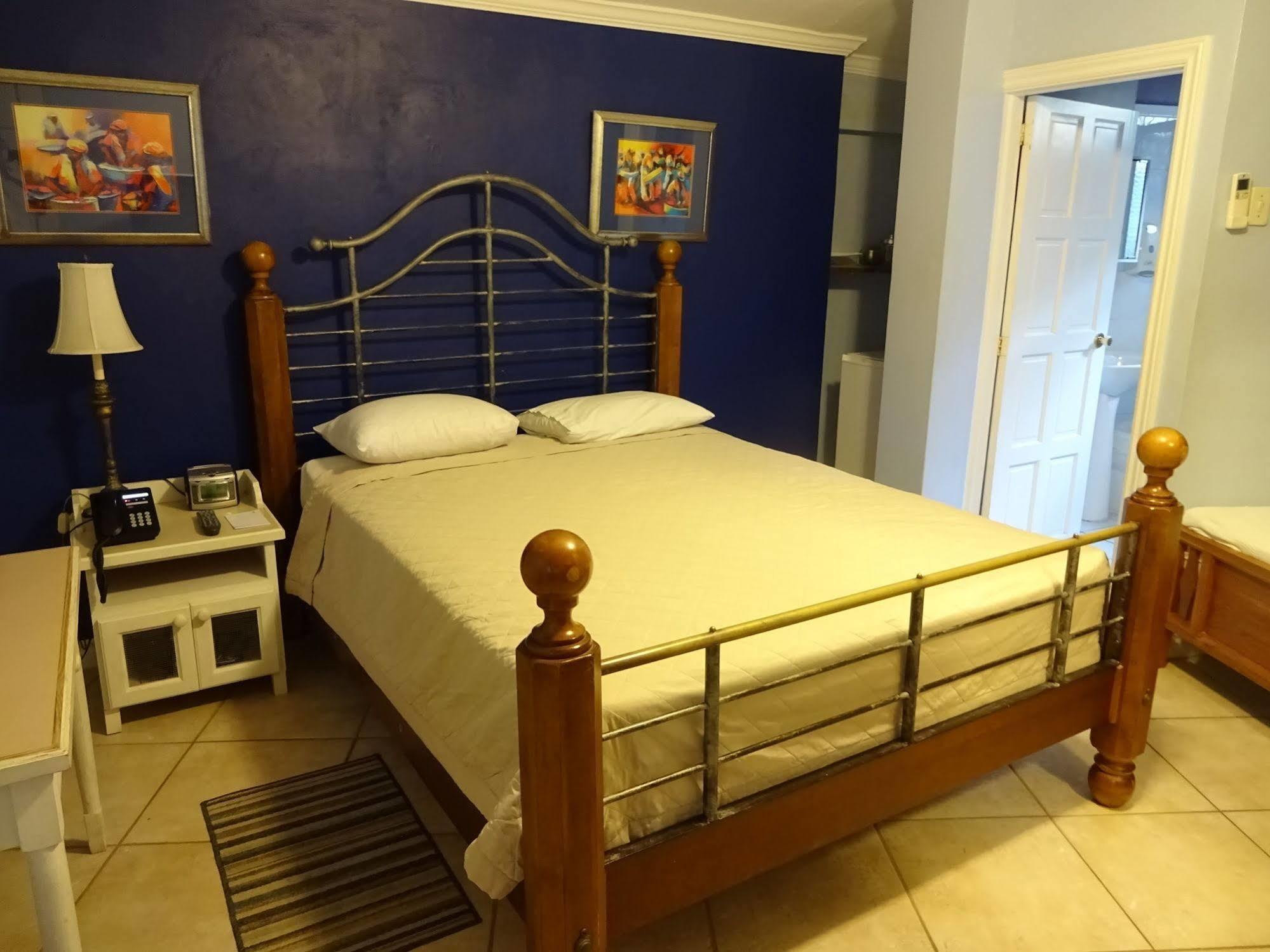 Coblentz Inn Boutique Hotel Port of Spain Extérieur photo